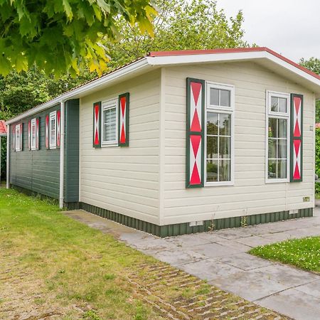 Villa Chalet Op Vakantiepark In Baarland Exterior foto