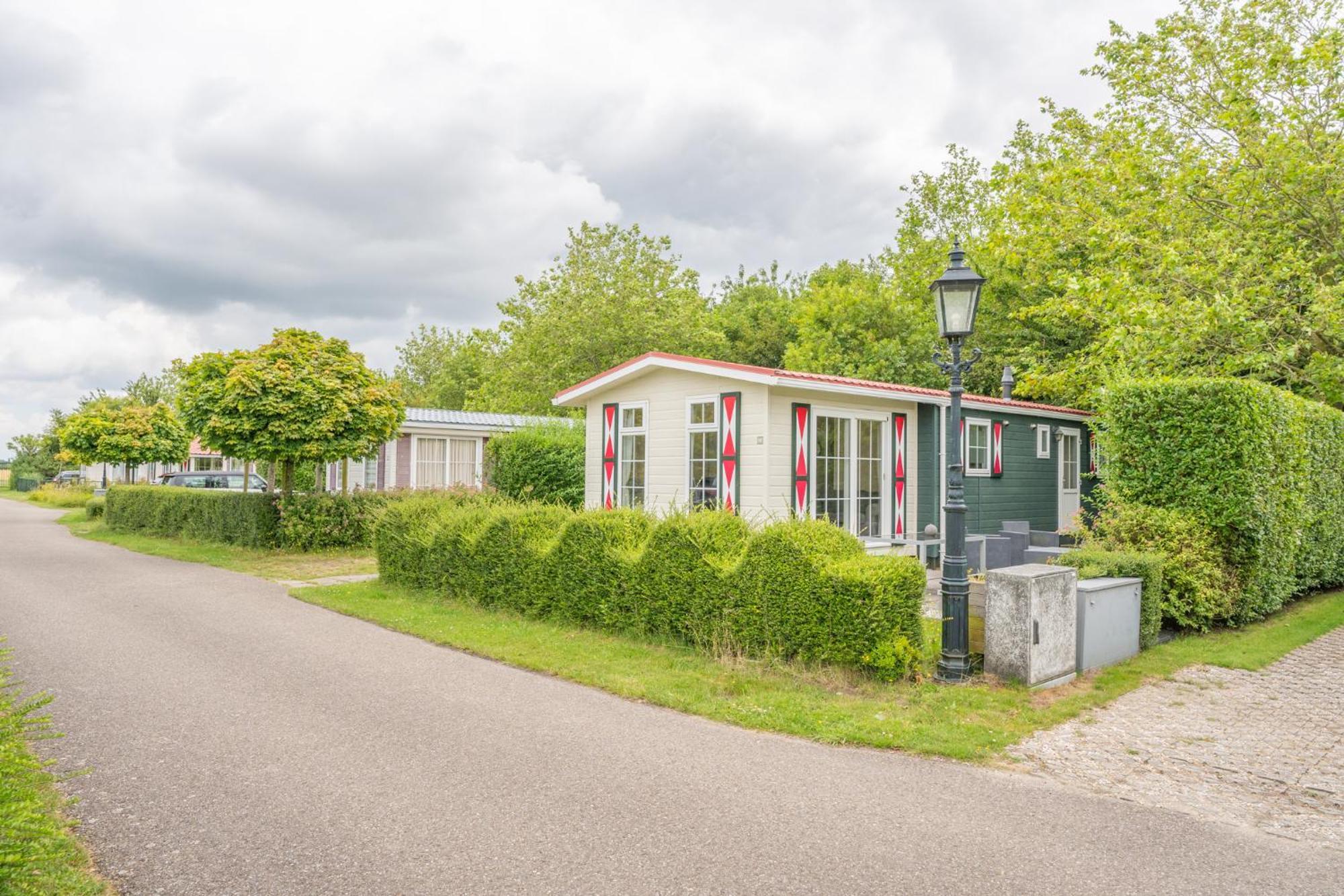 Villa Chalet Op Vakantiepark In Baarland Exterior foto