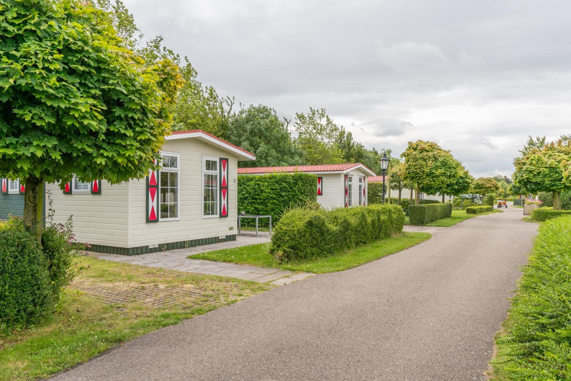 Villa Chalet Op Vakantiepark In Baarland Exterior foto