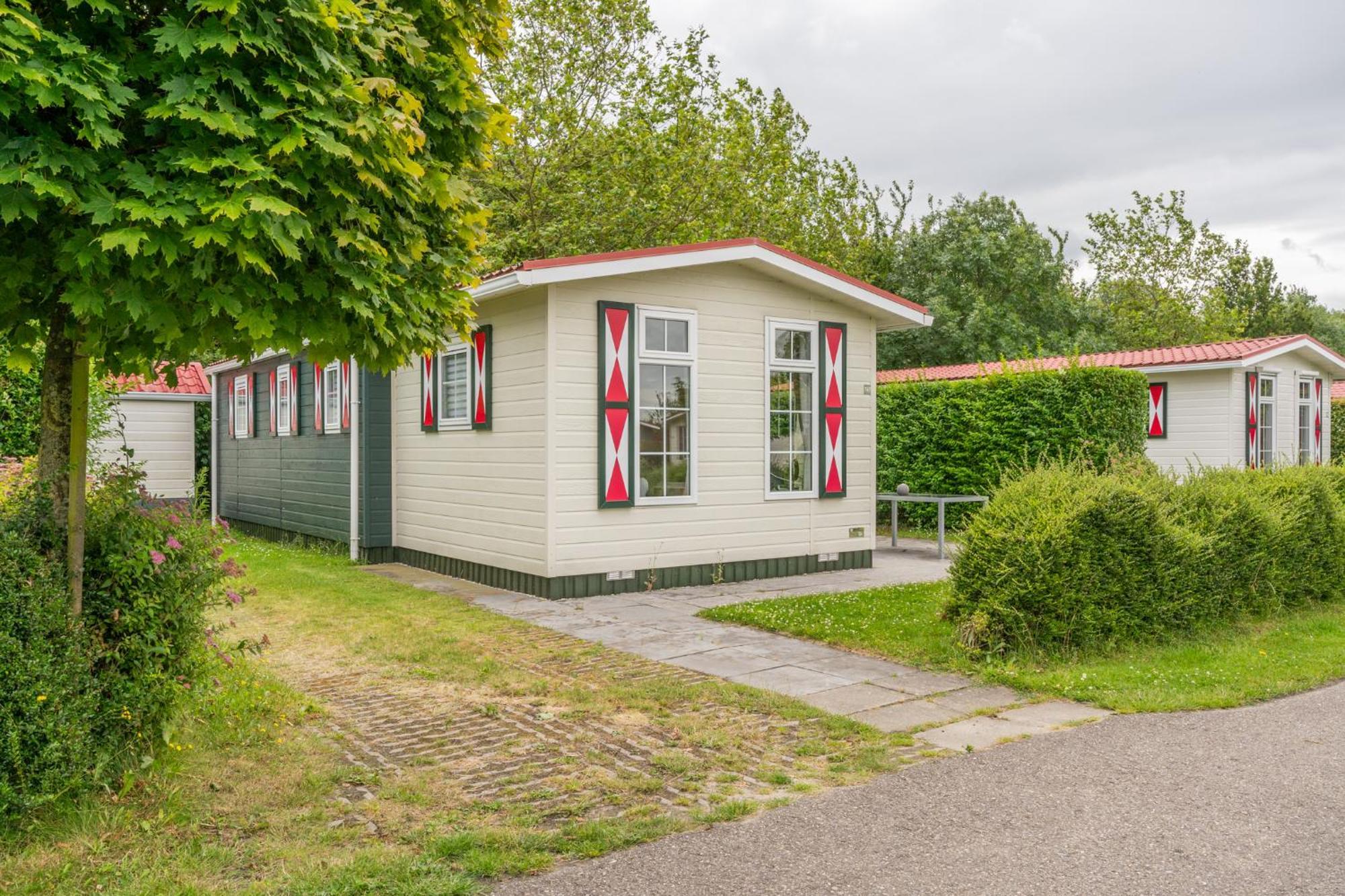 Villa Chalet Op Vakantiepark In Baarland Exterior foto